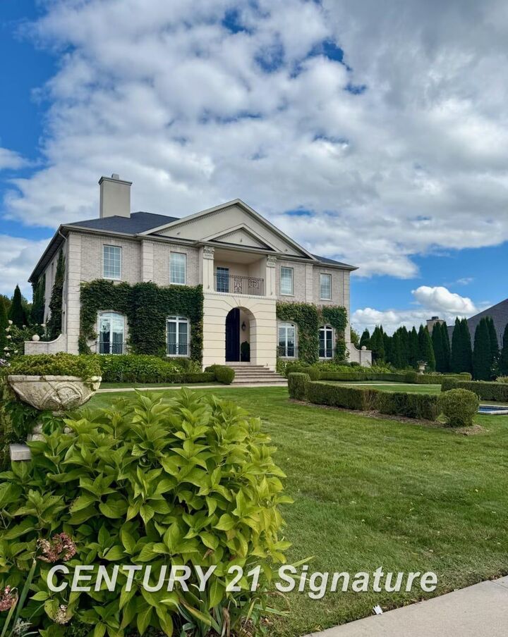 Property Photo:  12 Woodshire Drive  MI 48623 