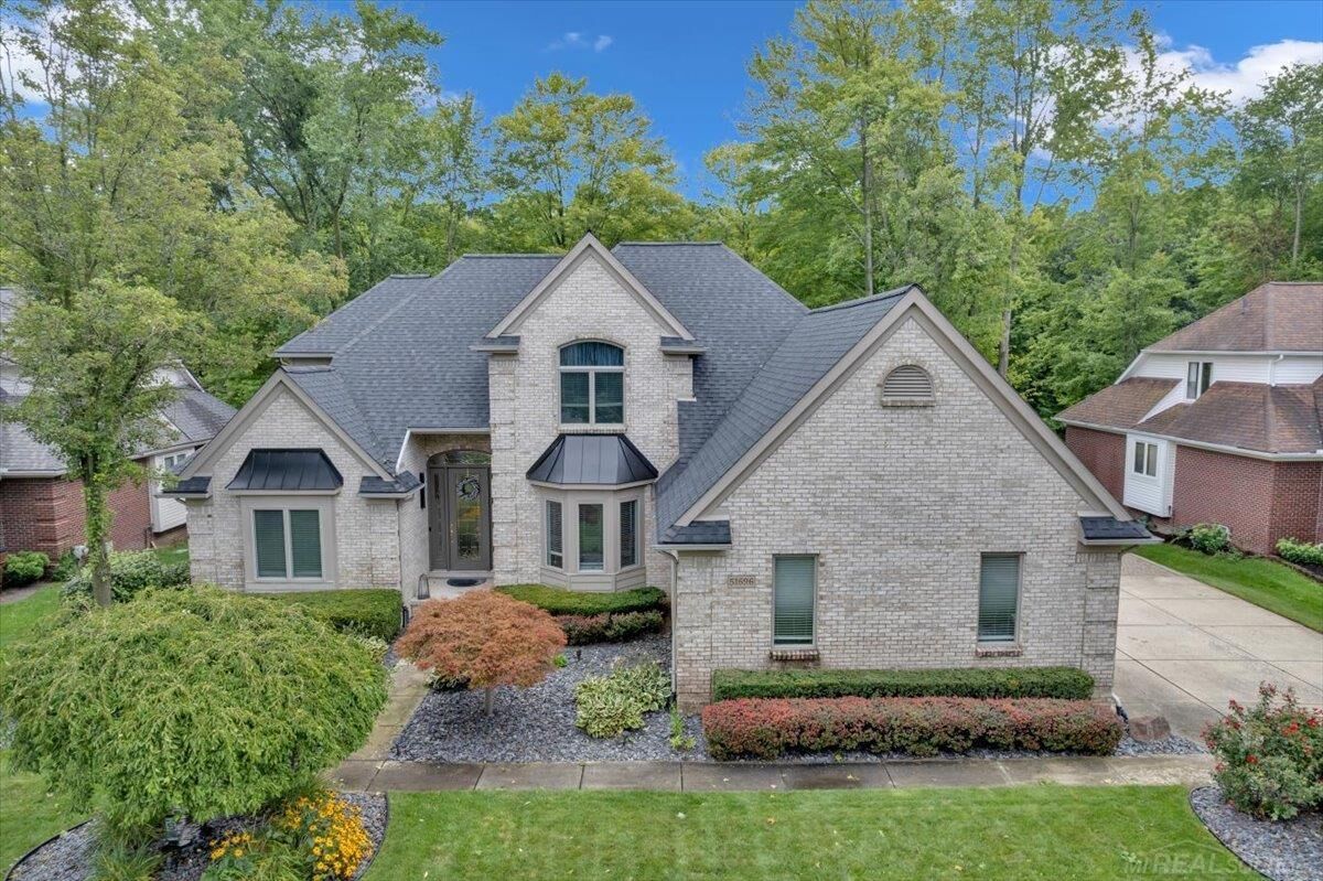 Property Photo:  51696 Colonial Drive  MI 48316 
