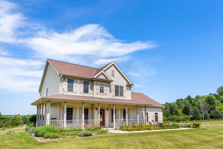 2080 St Patrick Cir  Erin WI 53027 photo
