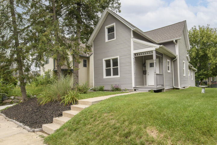 Property Photo:  618 E Anne St  WI 53066 