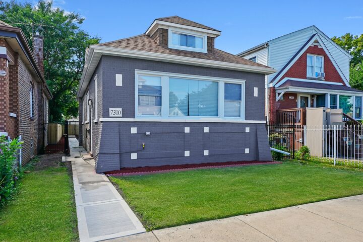 Property Photo:  7310 S Oakley Avenue  IL 60636 
