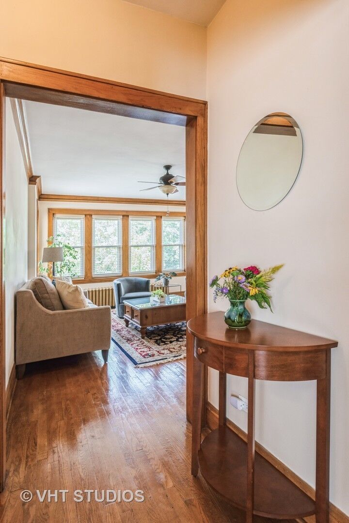 Property Photo: 4933 N Kilpatrick Avenue IL 60630