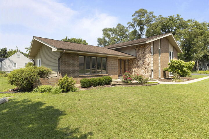 Property Photo:  7317 Sunrise Avenue  IL 60561 