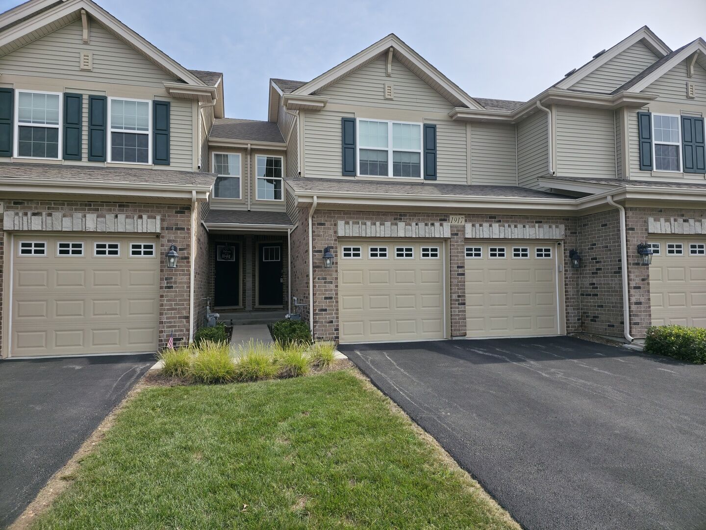 Property Photo: 1917 Turtle Creek Court IL 60503