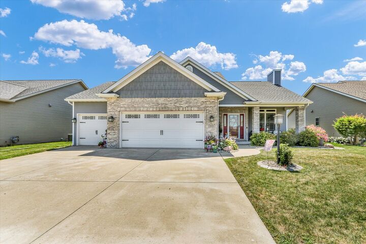 Property Photo:  1121 Declaration Drive  IL 61874 