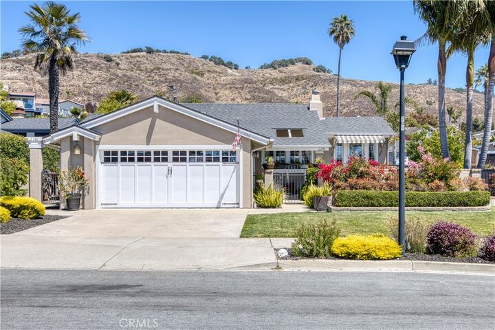 Property Photo:  226 Encanto Avenue  CA 93449 