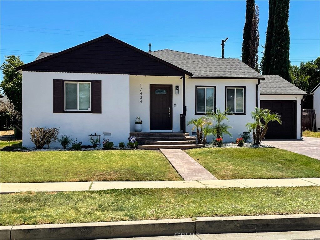 Property Photo: 17434 Tiara Street CA 91316