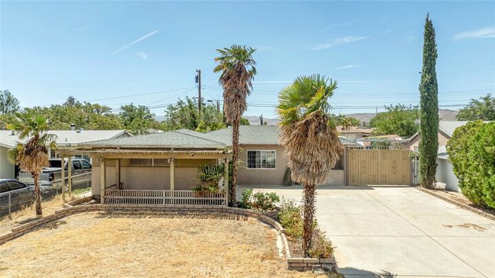 Property Photo: 1208 E Avenue R3 CA 93550