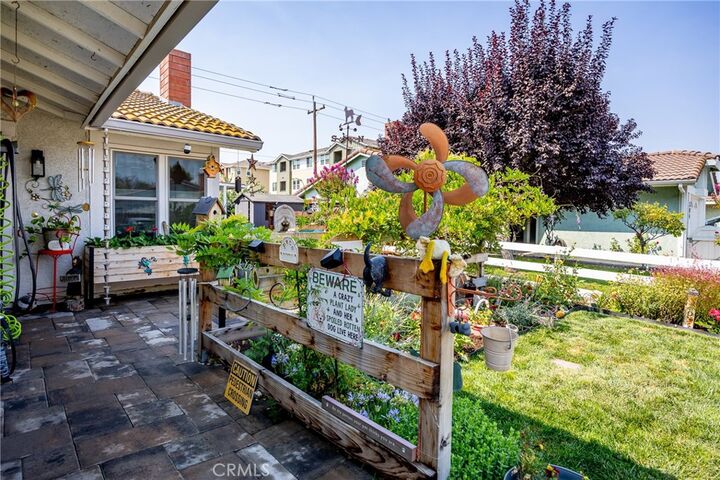 Property Photo: 206 Oak Meadow Lane CA 93446