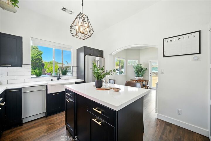 Property Photo:  4116 E 14th Street  CA 90804 