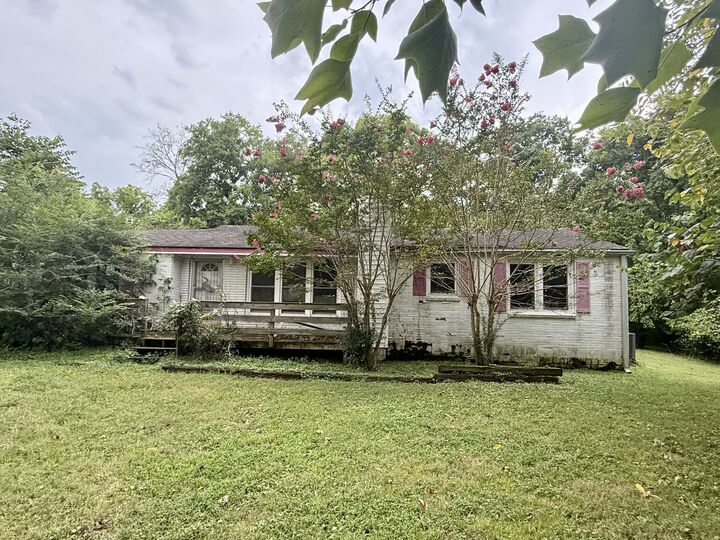 Property Photo: 847 Wren Rd TN 37072