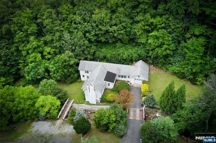 41 Sand Pond Road  Hamburg NJ 07419 photo