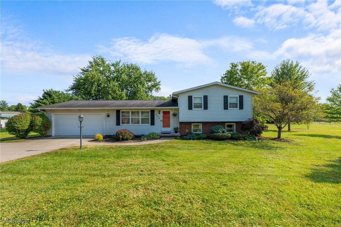 Property Photo: 2926 Frost Road OH 44255