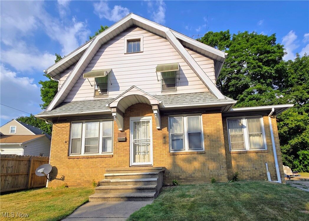 Property Photo:  727 East Avenue  OH 44320 