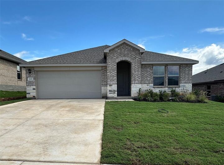 Property Photo:  429 Kaufman Drive  TX 76020