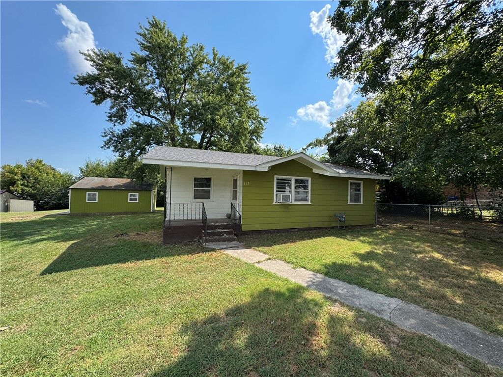 Property Photo: 117 E Russell Street MO 64843