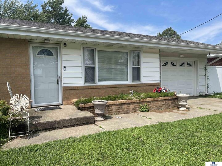 Property Photo:  605 View Street  IA 51653 