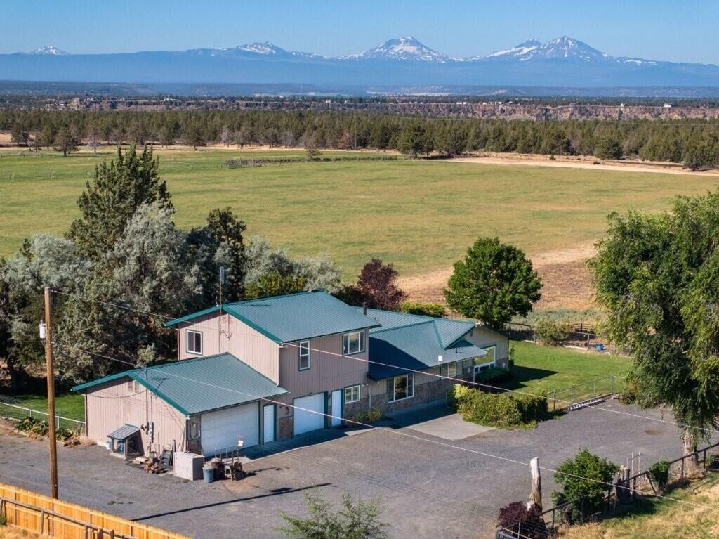 Property Photo:  3779 SW Park Lane  OR 97734 