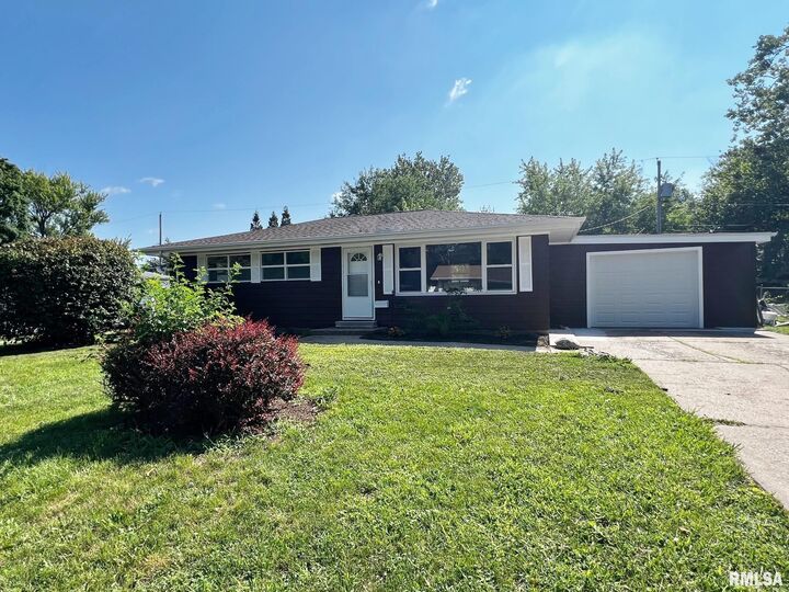 Property Photo:  2118 N Drury Lane  IL 61604 