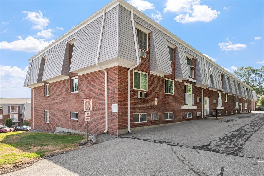 Property Photo:  300 Smithfield Rd 2-2  RI 02904 