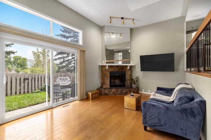 Property Photo:  160 Glamis Terrace SW  AB T3E 6V3 