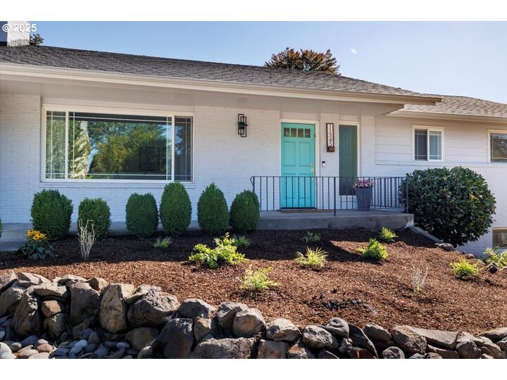 Property Photo:  11345 SW Jody St  OR 97005 
