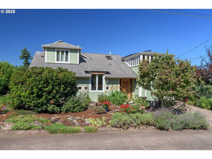 Property Photo: 2580 Chula Vista Blvd OR 97403