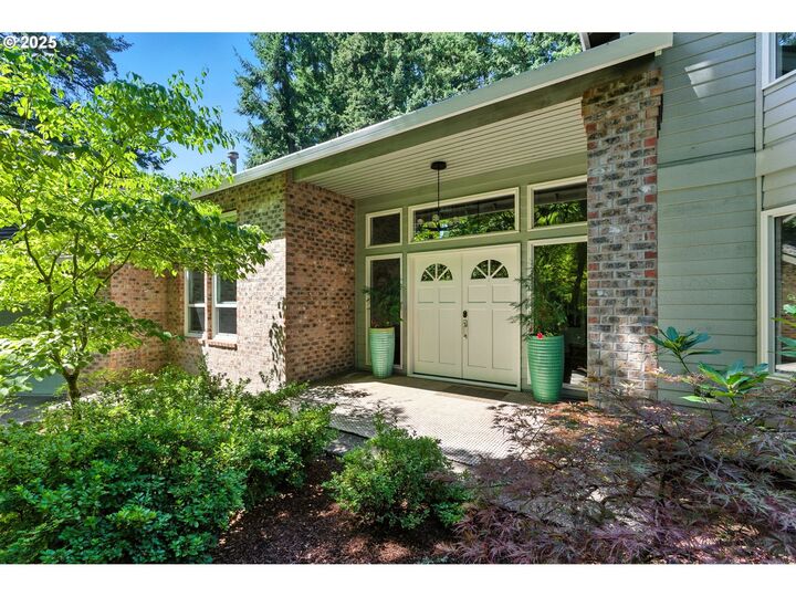 Property Photo:  1075 Schukart Ln  OR 97034 