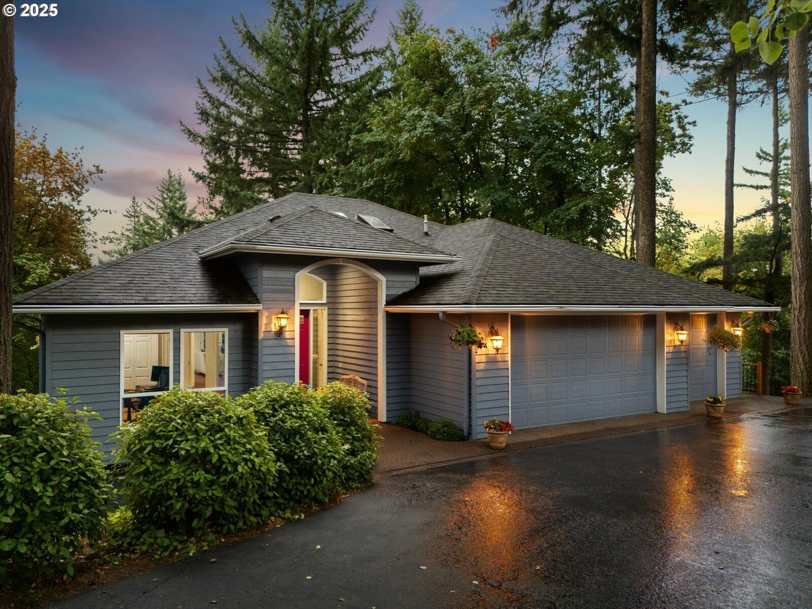 Property Photo:  2306 Mayors Ln  OR 97034 
