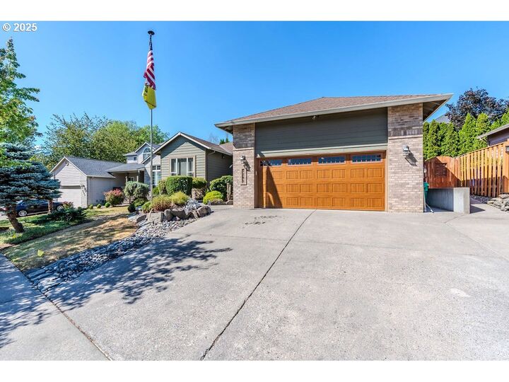 Property Photo:  5295 SE Woodland Dr  OR 97080 