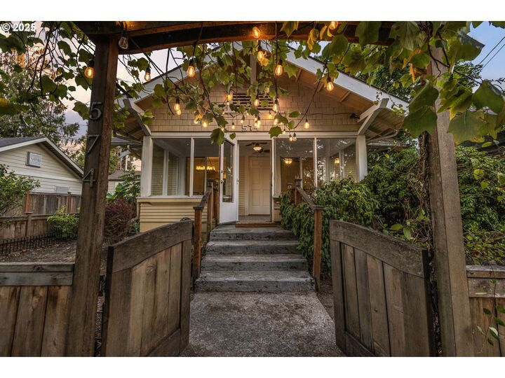 Property Photo: 574 W 13th Ave OR 97401