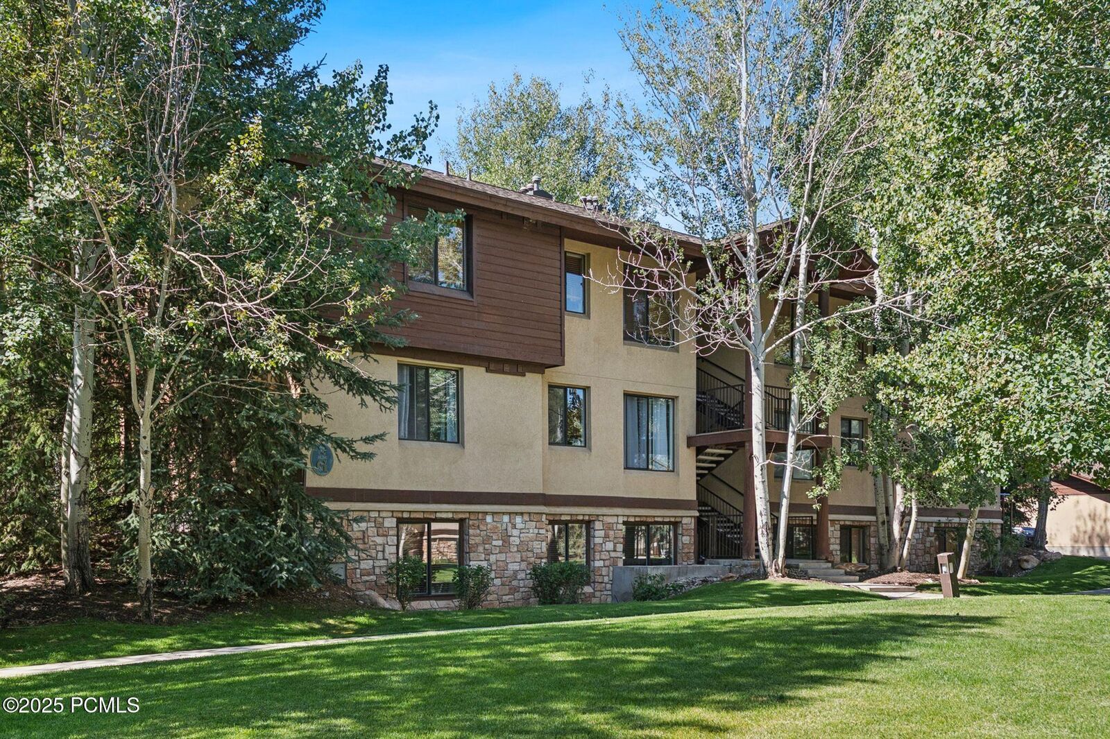 Property Photo:  1600 W Pinebrook Boulevard Apt G5  UT 84098 
