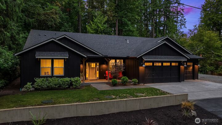 Property Photo:  2215 W Beaver Lake Dr  SE  WA 98075 