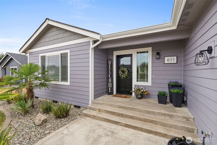 Property Photo:  611  Woodside Road  WA 98537 