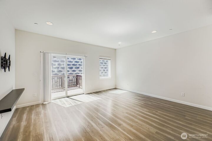 Property Photo:  15720  Meadow Road A6  WA 98087 