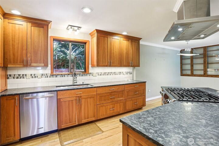 Property Photo:  19708  35 Avenue NE  WA 98155 