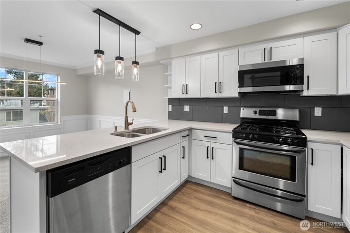 Property Photo: 10549 Stone Avenue N 202 WA 98133