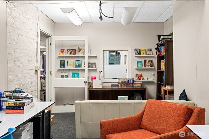 Property Photo:  231  Summit Avenue E  WA 98102 