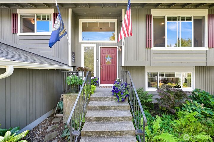 Property Photo: 3016 Cascade Place WA 98229