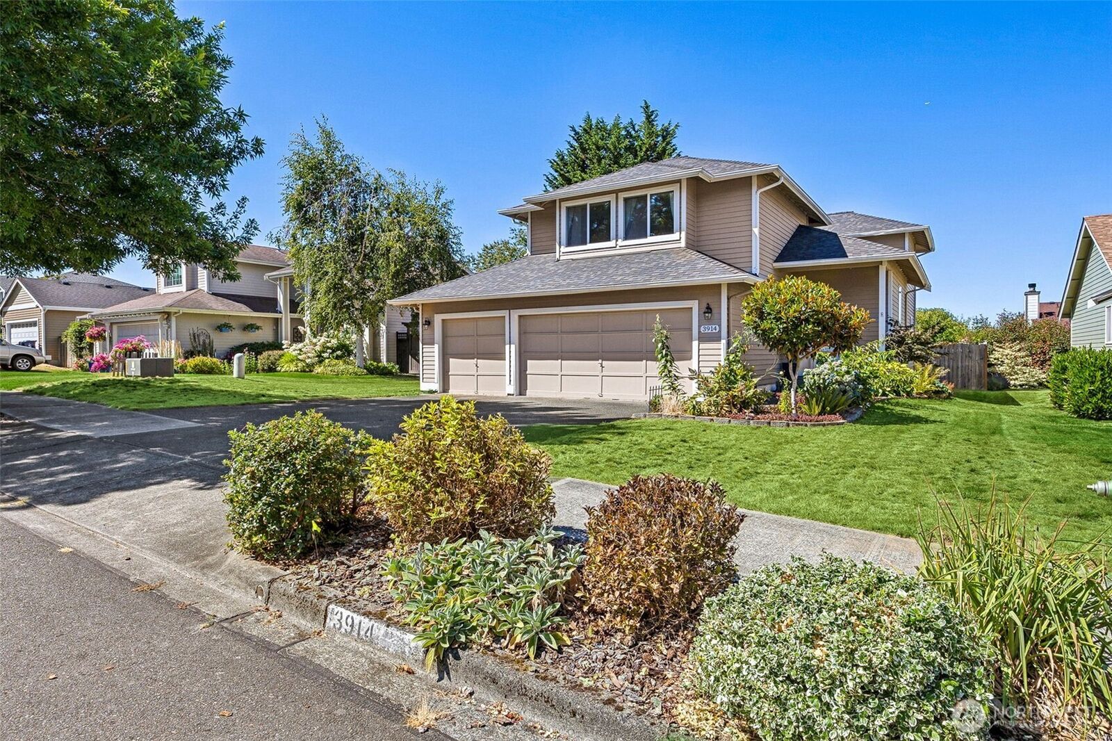 Property Photo: 3914 47th Avenue NE WA 98422