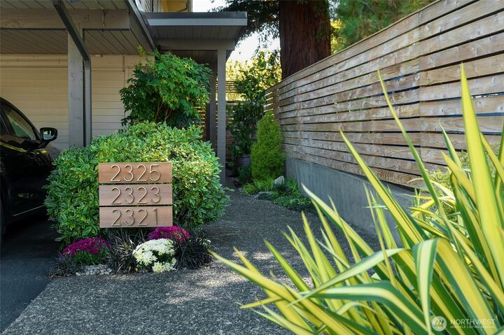 Property Photo:  2321 W Plymouth Street  WA 98199 