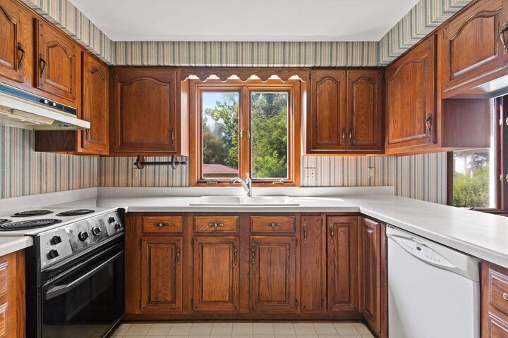 Property Photo: 512 Pine Terrace WI 54303