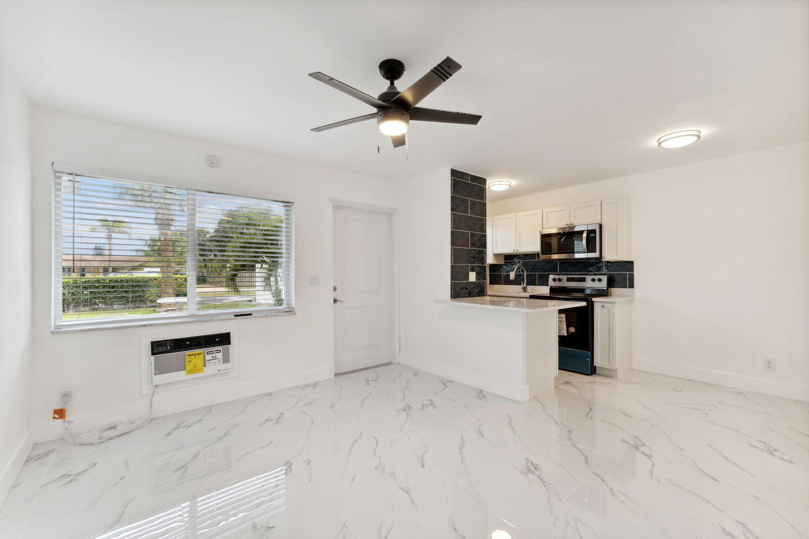 Property Photo:  525 S Broadway Street E  FL 33462 