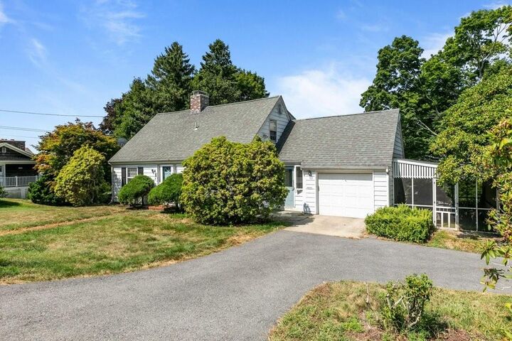 11 West Avenue  Tiverton RI 02878 photo