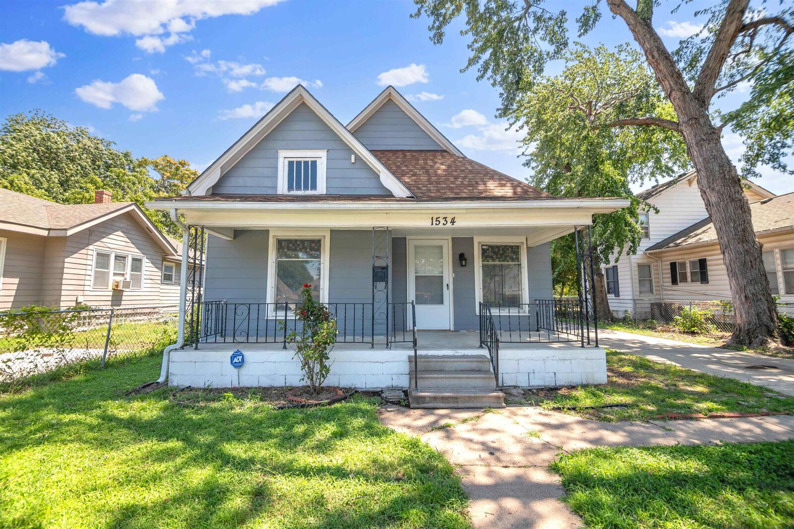 Property Photo: 1534 S Main St KS 67213
