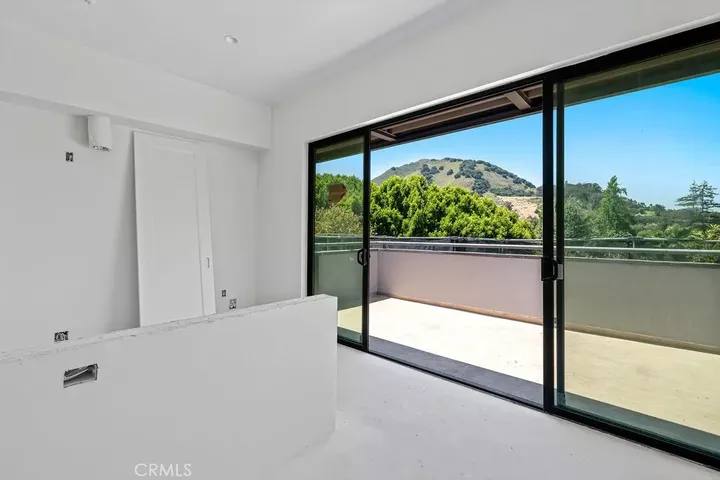 Property Photo: 581 Higuera Street 307 CA 93401