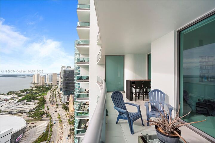 Property Photo: 900 Biscayne Blvd 5102 FL 33132