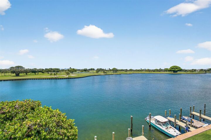Property Photo:  9250 W Bay Harbor Dr 5A  FL 33154 