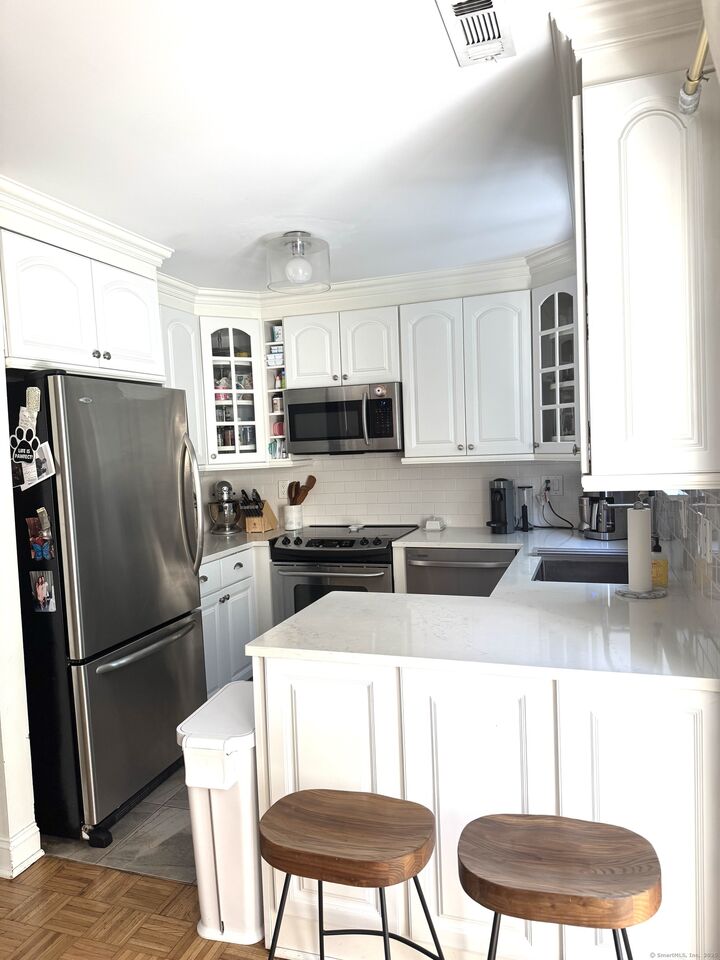 Property Photo:  1 Horizon Drive Apt 15  CT 06854 