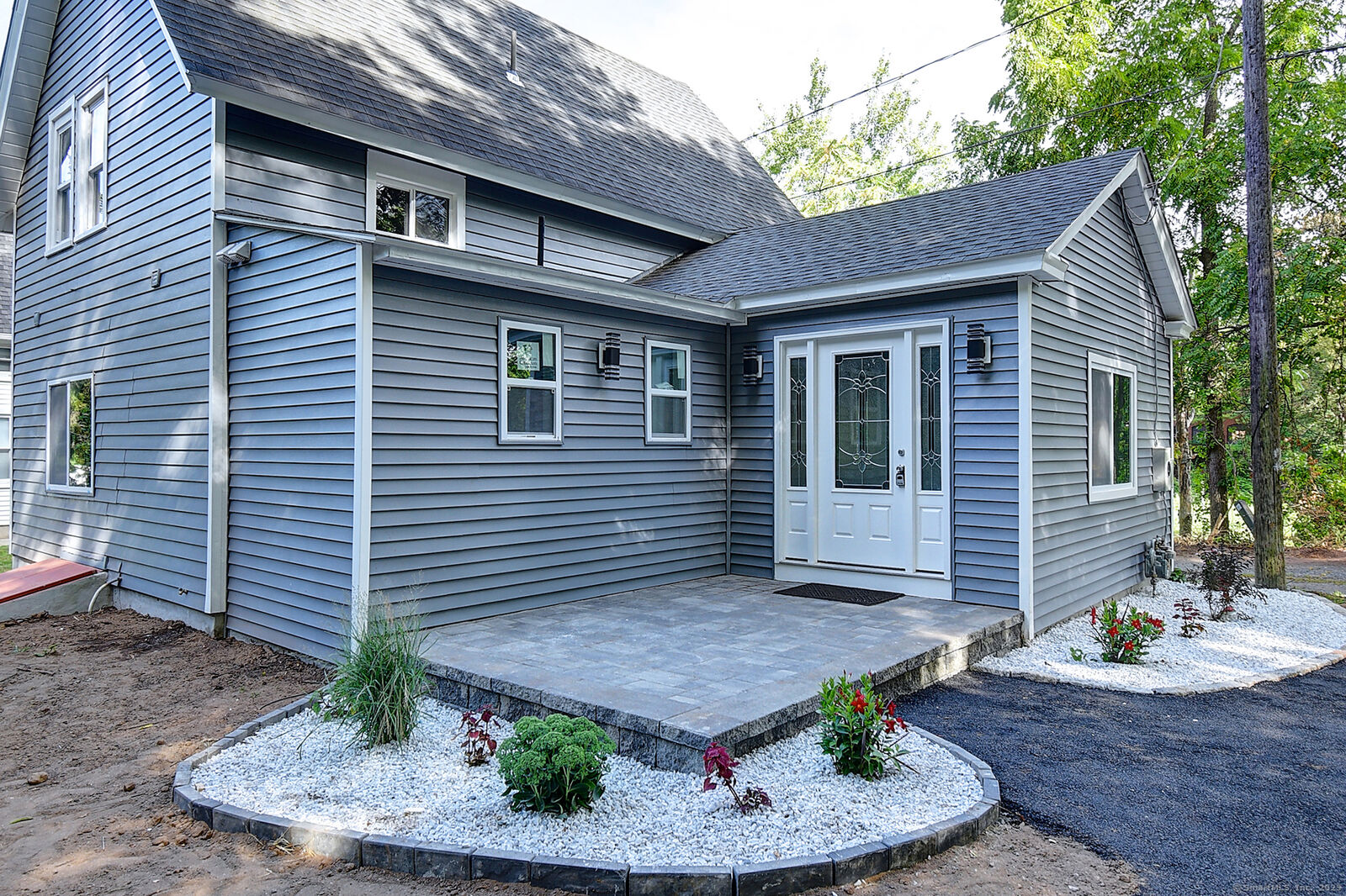 Property Photo: 2 Cottage Street CT 06108